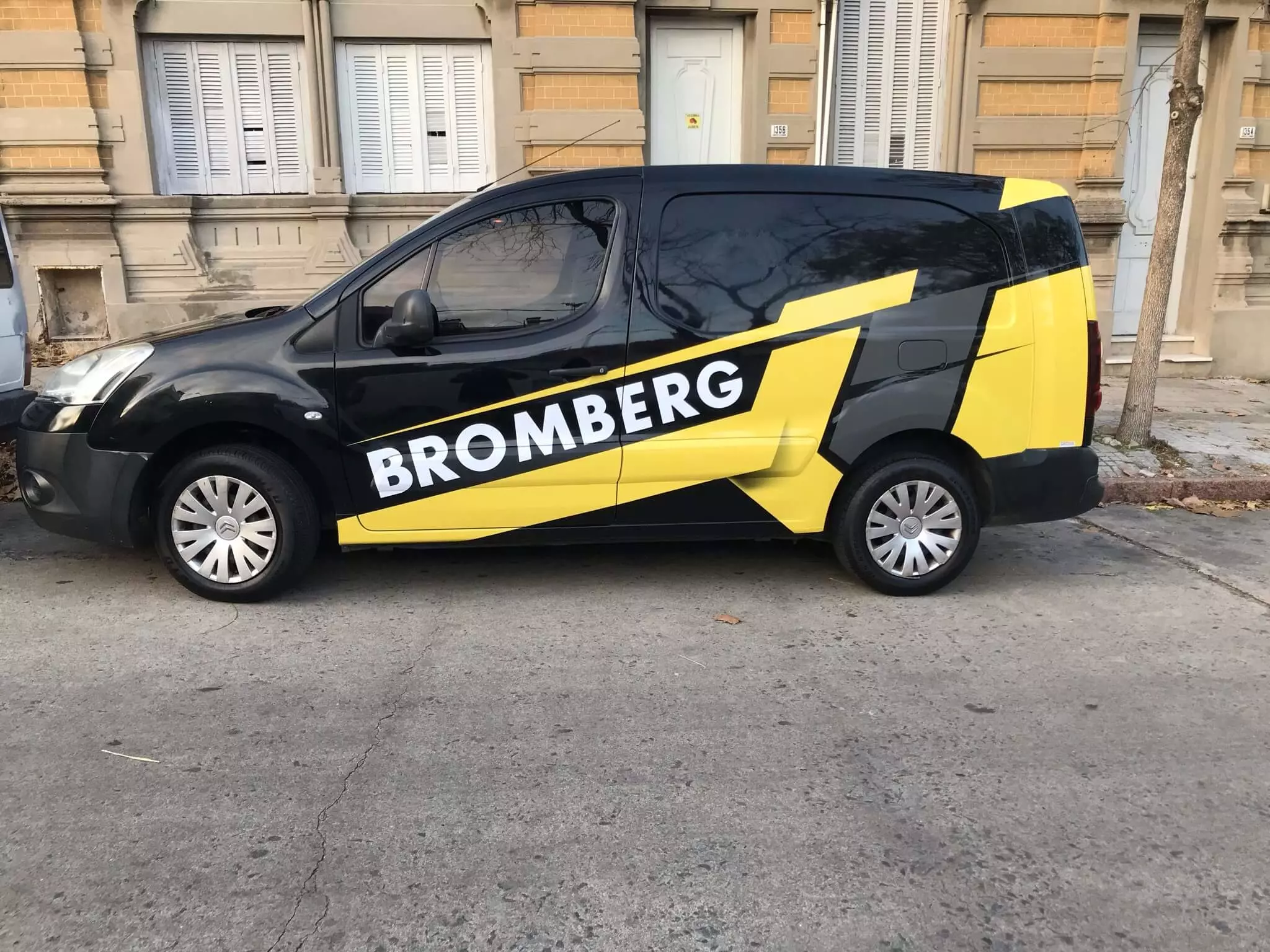 Ploteo de Vinilo de Corte e Impreso